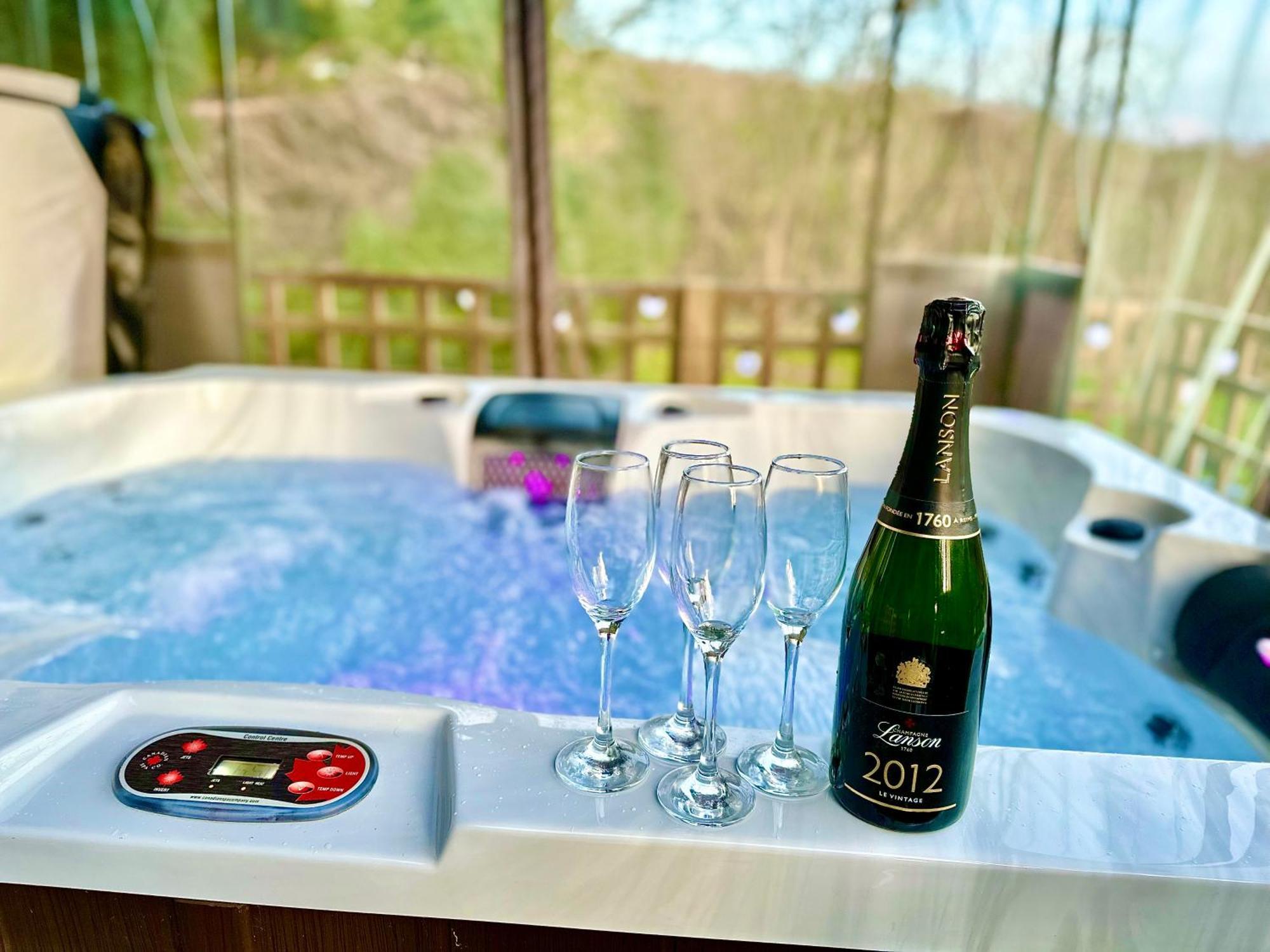 Three Bedroom Rural, Relaxing And Peaceful,Dogs Welcome! With Cymru Holidays Abergavenny Eksteriør billede